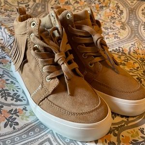 Girls old navy size 1 sneakers NWOT